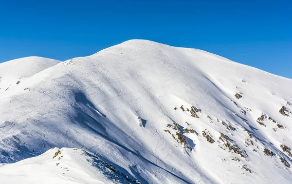 Traces of skiers downhill. — Stock Photo, Image