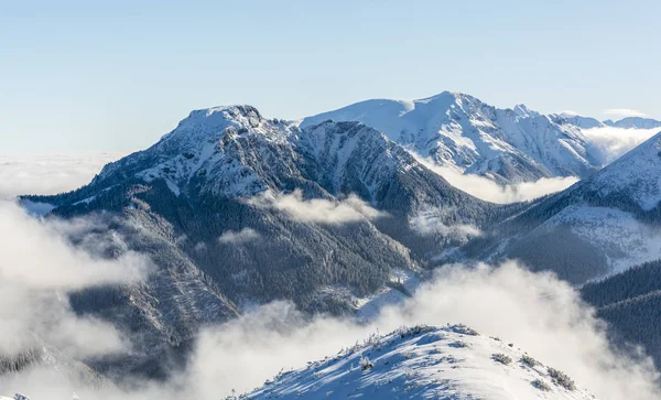 Fairytale atmosphere in the mountains. — Stock Photo, Image