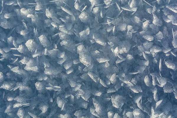 Schnee, der auf natürliche Weise ein Muster erzeugt. — Stockfoto