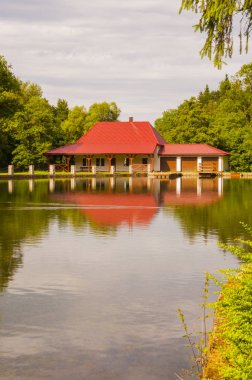 Deniz kenarında tatil evi.