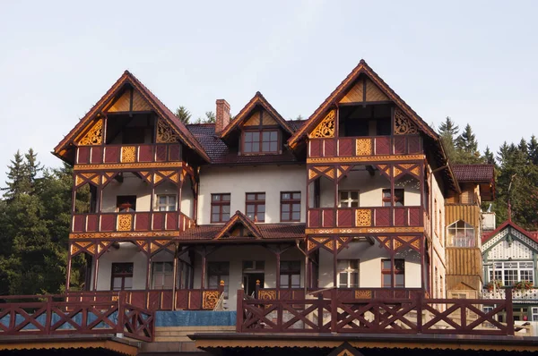 Zdobené domy v Karpaczi. — Stock fotografie