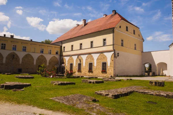 Gebäude des Klosterkomplexes der Zisterzienserabtei. — Stockfoto