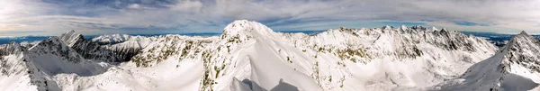 Зима в горах - Широкая панорама . — стоковое фото