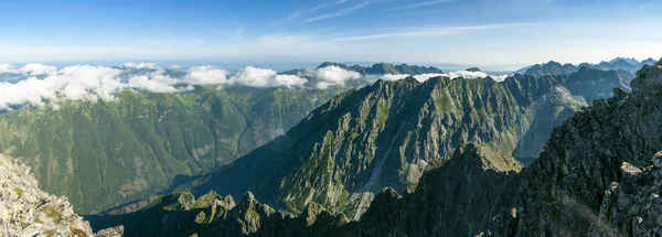 Blick vom Krivan-Gipfel in der slowakischen Tatra. — Stockfoto