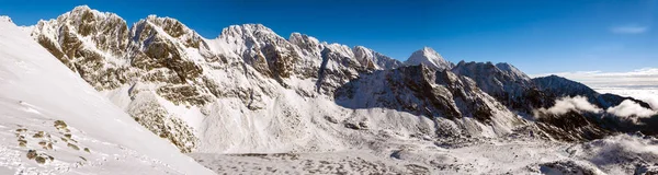 Вершины высоких Татр зимой . — стоковое фото