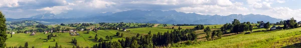 Large panorama des Tatras et Podhale . — Photo