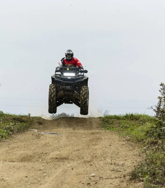 Quad spår utbildning på den off-road. — Stockfoto