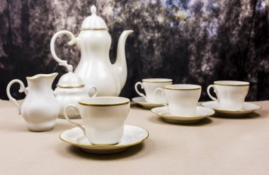 Beyaz Kupası ve arka plan kahve veya çay demleyin için ayarla.