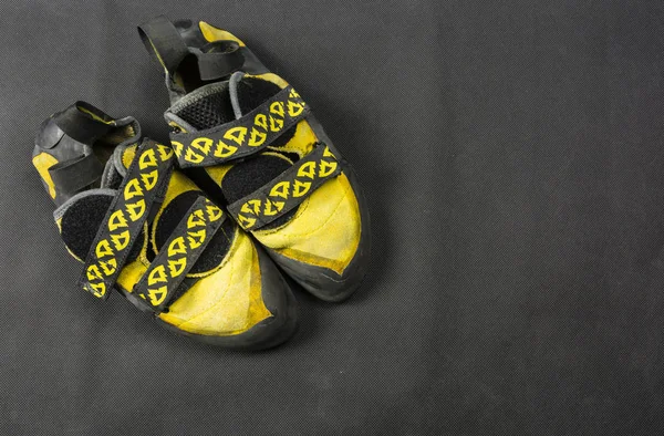 Жовтий альпіністські черевики . — стокове фото