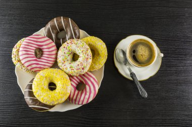 Tanımlama bilgilerini çörek ve kahve.