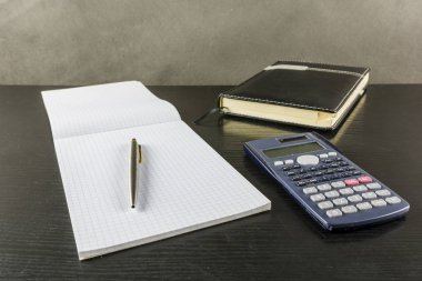 Hesap makinesi hesaplama sonuçları kaydetmek için notlar.