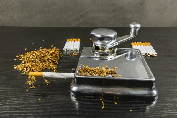 Besleyici el ile uygulama tütün sigara tüpler içine kısa şeritler halinde kesmek için.