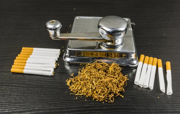 Home zestaw do tworzenia własnych papierosów. — Zdjęcie stockowe