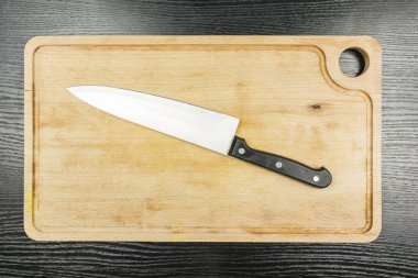 Mutfak bıçağı doğrama tahtası.