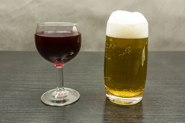 ワインやビールのパイント ガラス. — ストック写真
