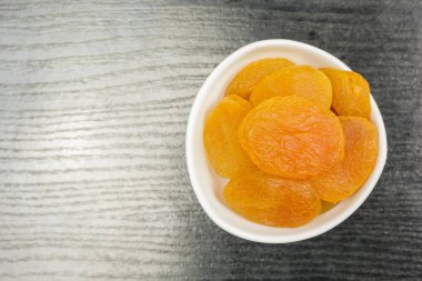 Kuru Kayısı ile top. Yukarıdan görüntülemek.