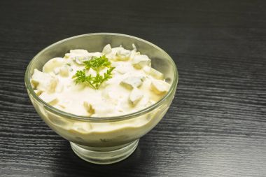 Tatar sosu çeşitli.