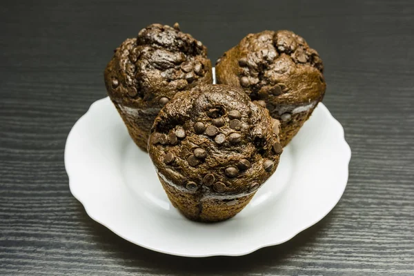 Torte al cioccolato su un piatto . — Foto Stock