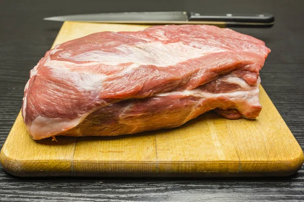 La carne en el cuello de cerdo . Imágenes De Stock Sin Royalties Gratis