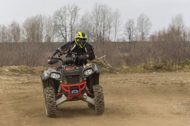 Pazar günleri dört binmek off-road.
