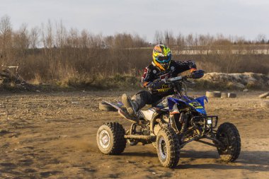 Vücut egzersiz bend sürüş hızlı quad Bisiklet sırasında Dengeleme.