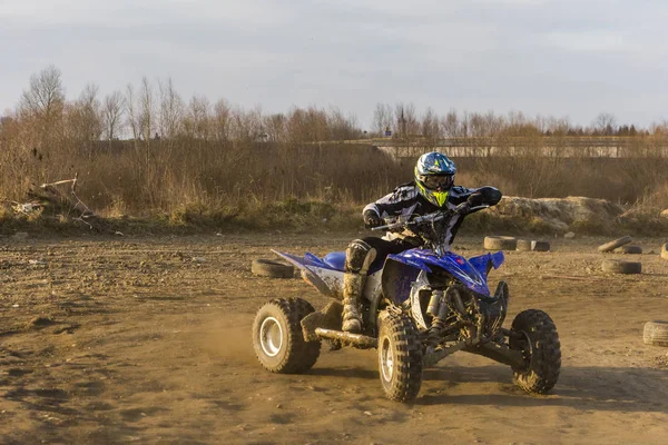 A versenyen a sunset ATV Rider. — Stock Fotó