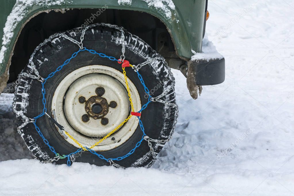 Snow chains (tire chains).