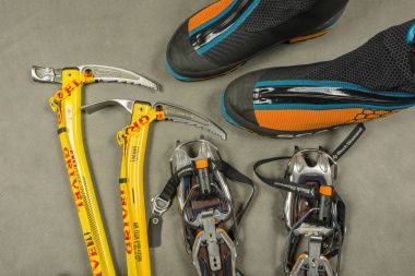 Bir küme için kış tırmanışla veya kolay buz tırmanışı.