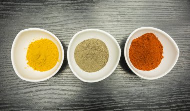 Kase baharatlar ile. Yukarıdan görüntülemek.