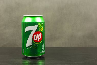 7up non-caffeinated soft drink of lemon-lime flavored. clipart