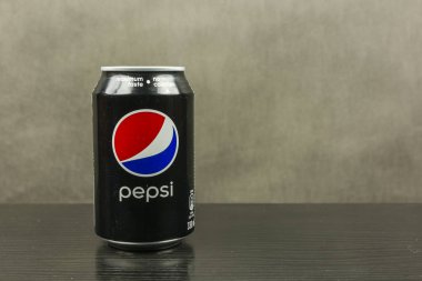 Pepsi Max (Pepsi siyah bir kutu).
