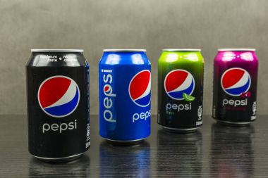 Kutu Pepsi farklı tatlar ile renklere göre ayırt edilirler.