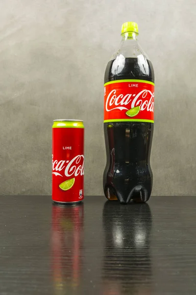 Coca-Cola kan och flaska (lime smak). — Stockfoto