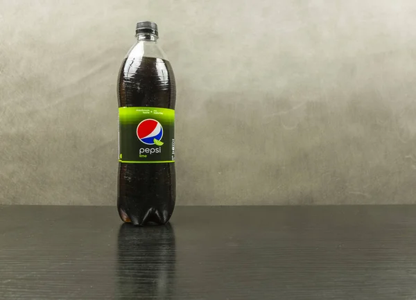 Pepsi kireç - Pepsico tarafından yapılan şişesiyle. — Stok fotoğraf