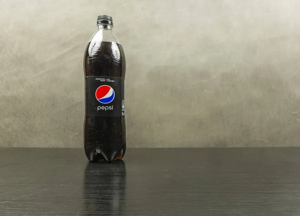 Pepsi Max - Pepsico tarafından yapılan şişesiyle. — Stok fotoğraf