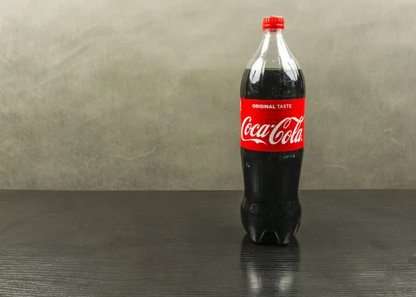 Fles met Coca-Cola (cokes) - originele smaak. — Stockfoto