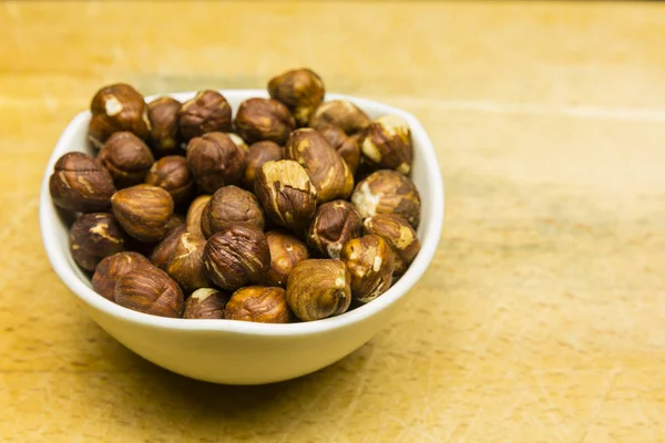 Bowl with shelled hazelnuts. — Stock Photo, Image