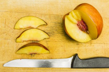 Nektarin parçacıklar kesmek.