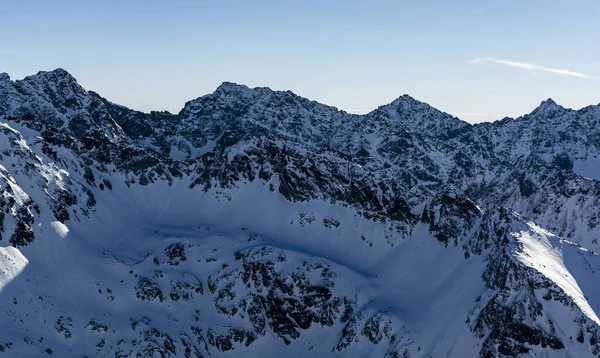 Blick Auf Den Felsigen Kamm Der Hohen Tatra Der Winterlandschaft — Stockfoto
