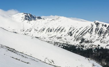 Kasprowy Wierch tepesi (Kasper Tepesi) manzarası. Kış dağı manzarası.