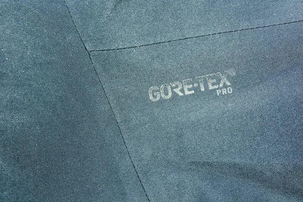 Niedofareler, Polonya - 06 Mayıs 2019: Su geçirmez zarlı madde Gore-Tex Pro.