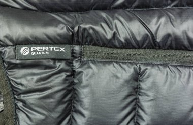 Niedofareler, Polonya - 21 Kasım 2019: Pertex Kuantum logosu etiketi - spor kıyafetleri üretiminde kullanılan malzeme üreticisi.