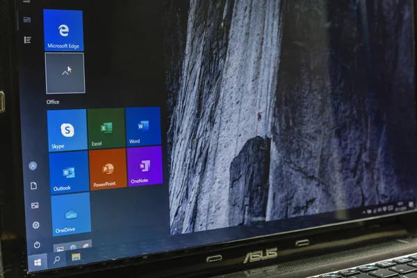 Niedomice Polen November 2019 Open Start Menu Operativsystemet Windows Asus – stockfoto