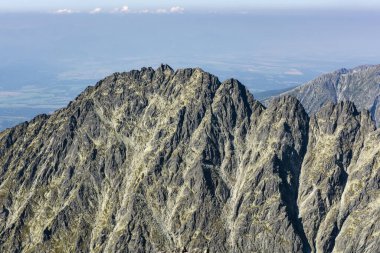 Sonbaharda dağlardaki güzel tepe manzarası. Tatra Dağları, Konczysta Sırtı (hreben Koncista), Slovakya