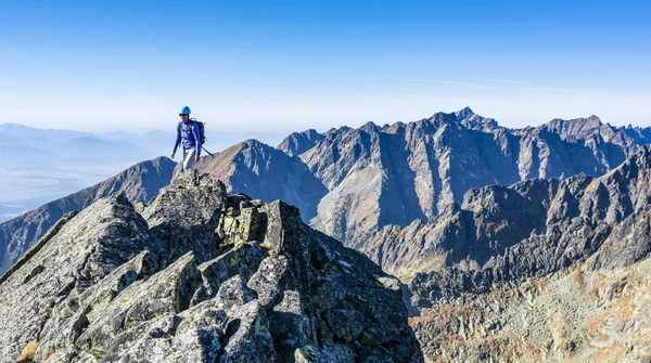 Strbske Pleso Slovacchia Ottobre 2019 Una Donna Con Casco Occhiali — Foto Stock