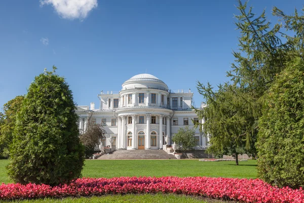 Palacio Yelagin en San Petersburgo, Rusia — Foto de Stock