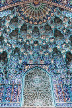Saint Petersburg Camii, mozaik Portal