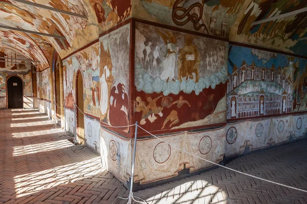 Interiér s freskami, Kostel vzkříšení Krista v Ros — Stock fotografie