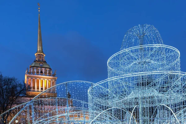 Amirauté et illumination de Noël à Saint-Pétersbourg — Photo
