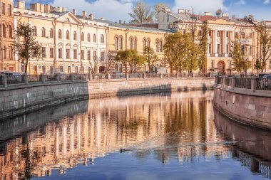 Griboedov kanal sabahın erken saatlerinde St. Petersburg çıkabilir